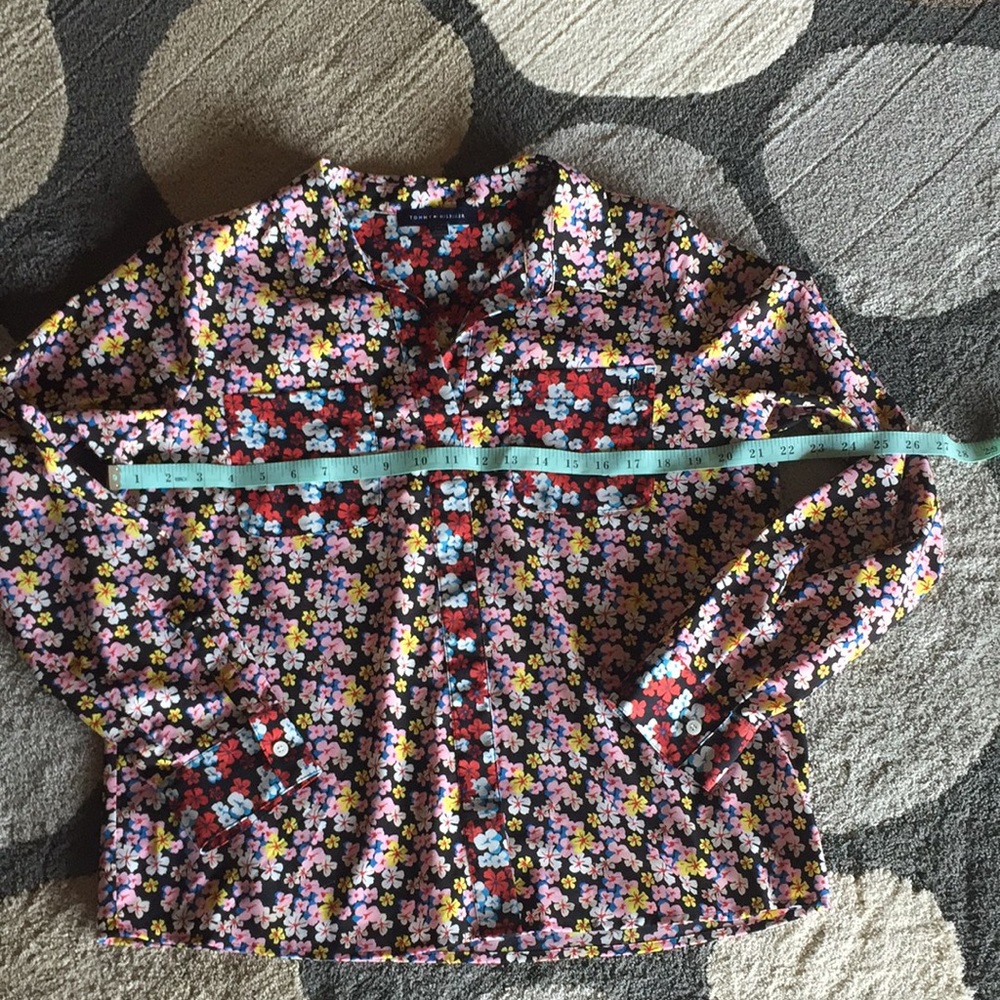 Women’s Tommy Hilfiger blouse no buttons large